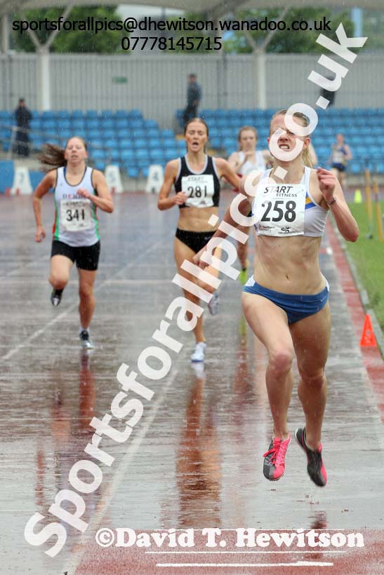 Senior womens 1500 metres, Northern Championships, Sport City, Manchester. Photo: David T. Hewitson/Sports for All Pics